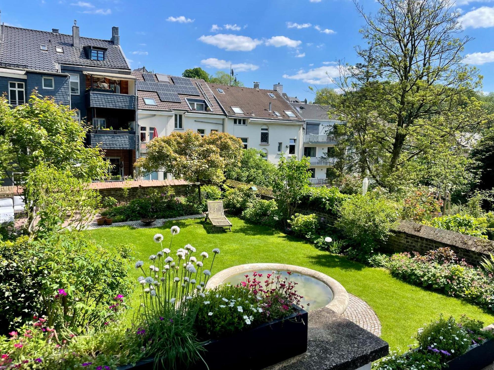 Helle Altbauwohnung Mit Balkon Im Briller Viertel Wuppertal Exterior foto
